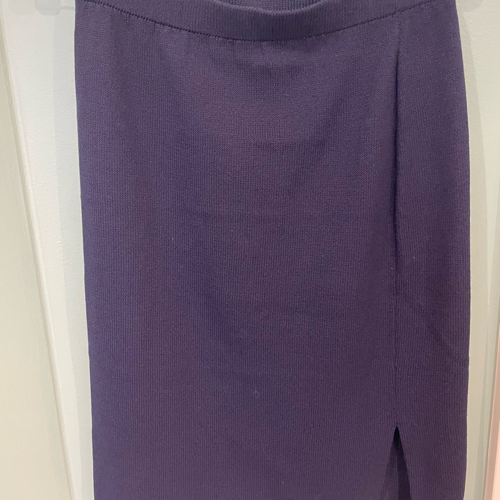 Classic St John knit navy blue knit skirt